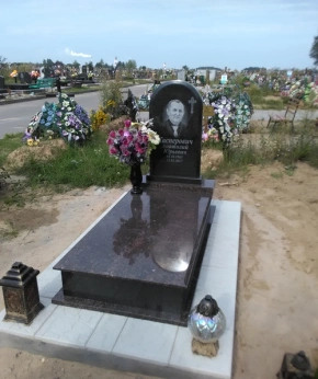 Памятник одиночный 100